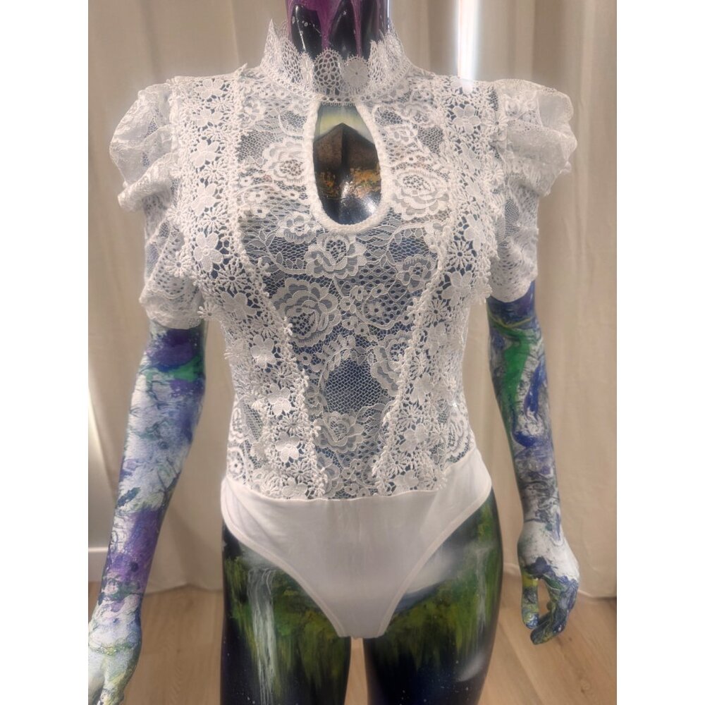 White Lace Keyhole Puff Sleeve Bodysuit With Snap Closure By Valentine L